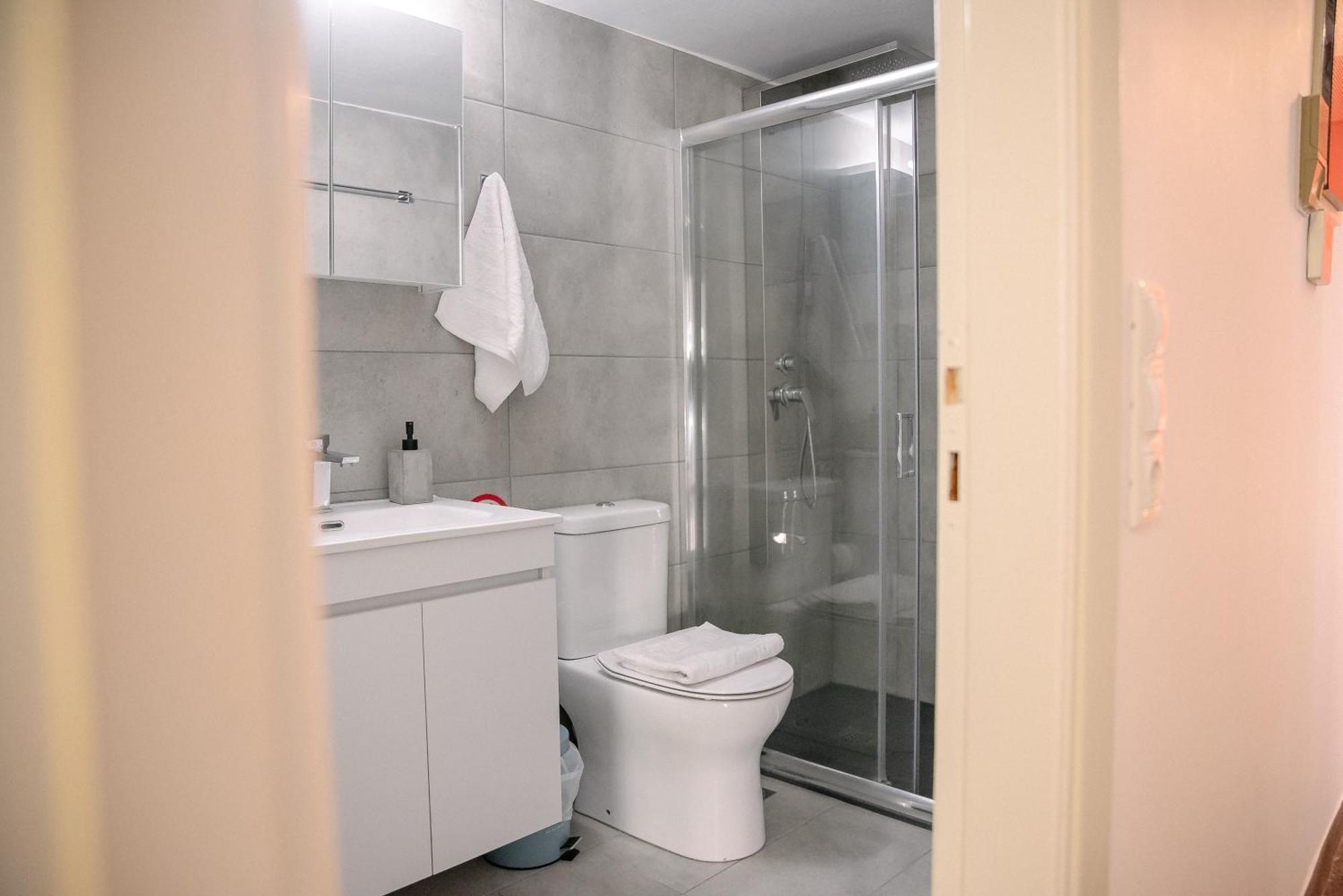 3cs Ampelokipoi Comfy Flat Ft Patio Airport Direct Day N Night Apartment